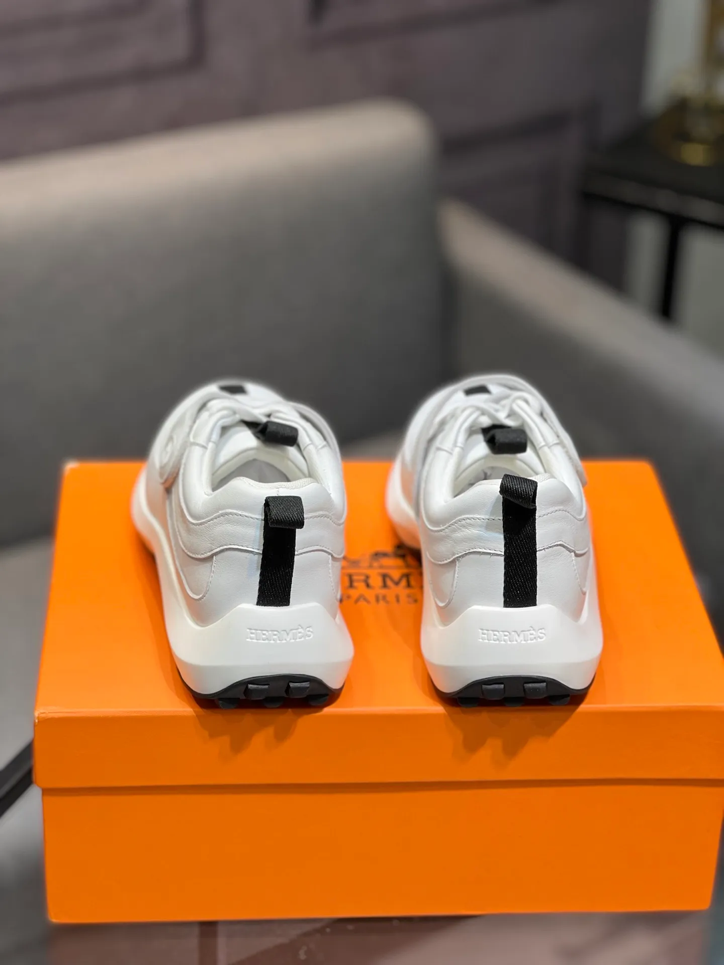 Men's shoes 💰600 Actual photos 🎬 [Hermès] Couple style, official website synchronization Counter quality French Paris catwalk style Simple and classic Imported original fabric Original 1:1 outsole! The highest version on the market! Size: Female 35-41. Male 39-45 (female 41, male 45 customized)